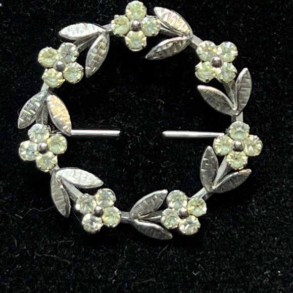 Vintage Kremnetz Silver Tone And Rhinestone Wreath Brooch Signed (4008) - Picture 1 of 6
